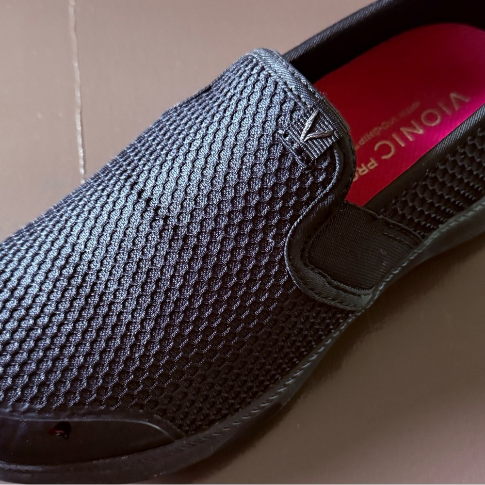 Vionic Pro Women’s  Black Slip-On Shoes size 7
